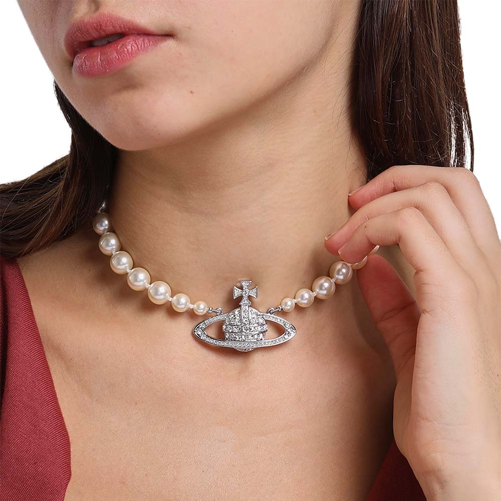 Vivienne Westwood One Row Pearl Bas Relief Silver-Tone Choker Necklace
